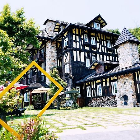 Black Forest Manor Renai Bagian luar foto