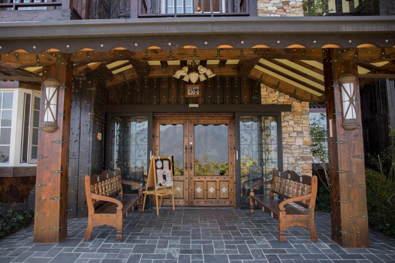 Black Forest Manor Renai Bagian luar foto