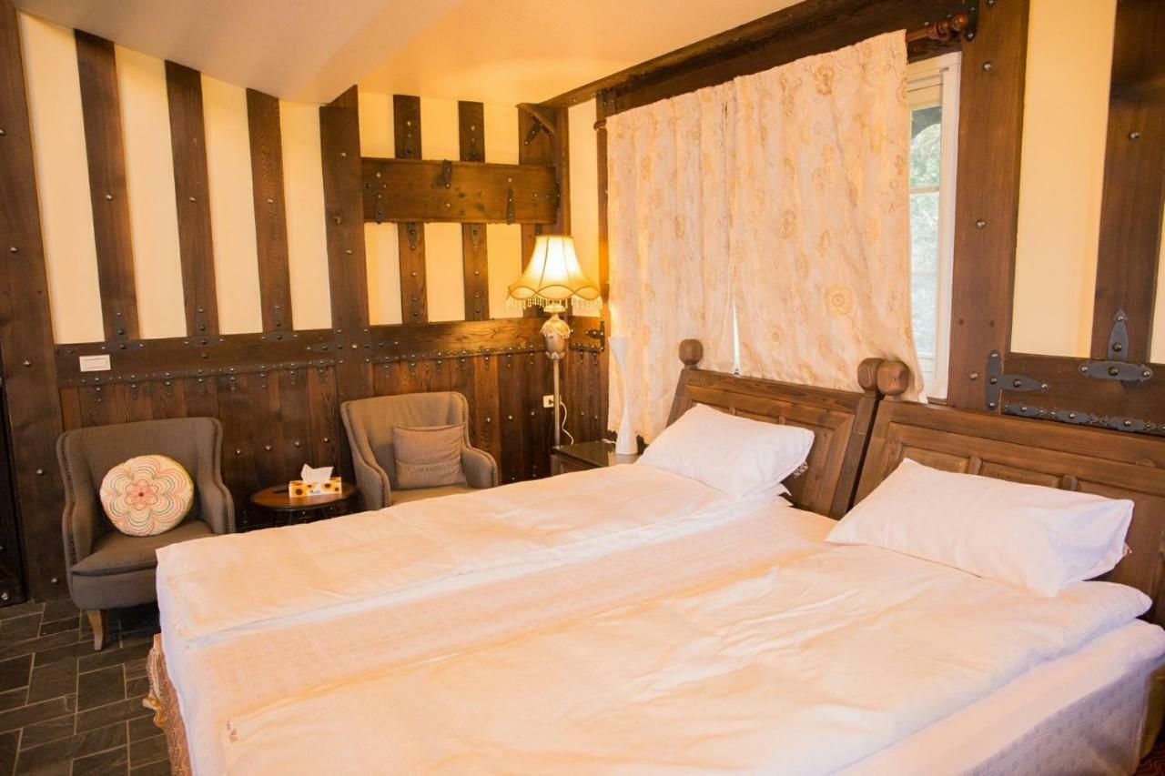 Black Forest Manor Renai Bagian luar foto